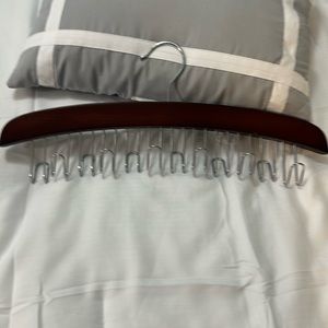 Hanger with hooks in both sides.